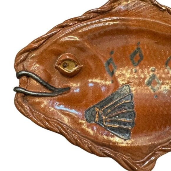 Handcrafted Ceramic Fish-Shaped Tray With Unique Glaze Design - Picture 6 of 8